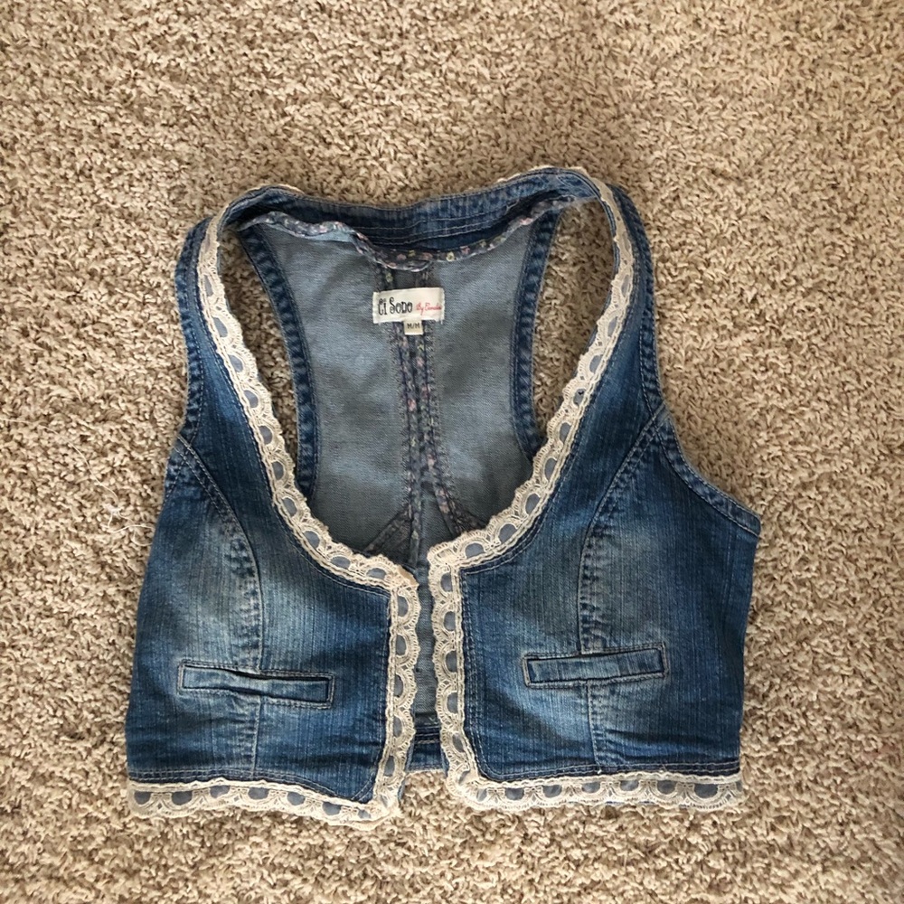 Crop denim vest with lace Trim